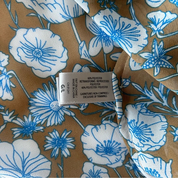 Floral Blue & Khaki Button Down Blouse w/ Bow on Sleeves Contemporaine (Simons) - Picture 5 of 5